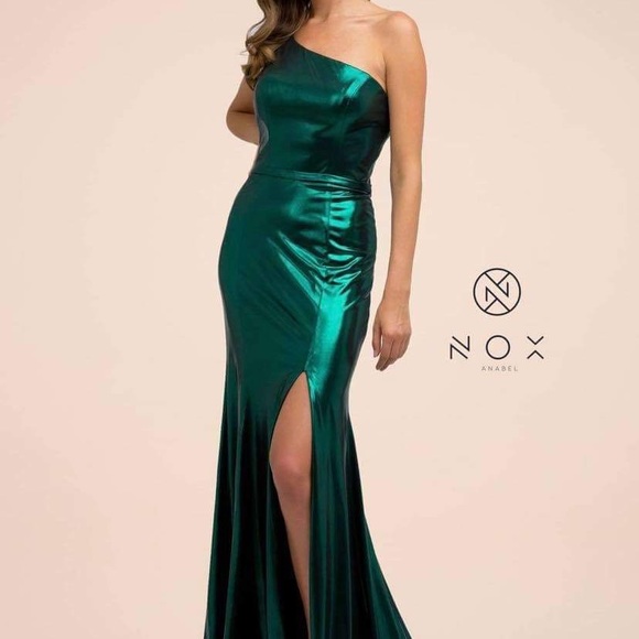 Green Prom Dress/Evening Gown - Picture 2 of 2
